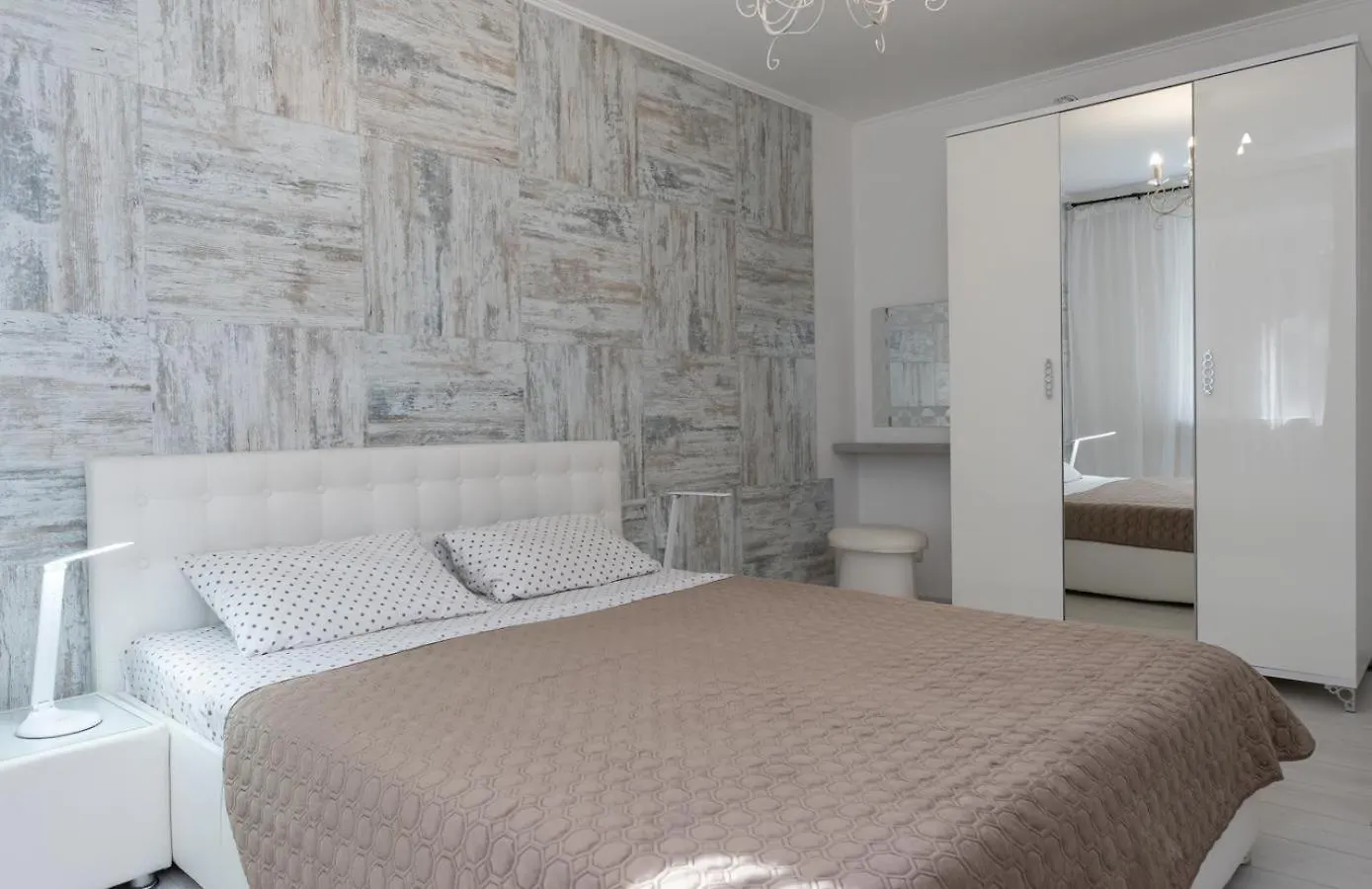 Flat 24 On Lesi Ukrainki 12 With 1 Bedroom Kyiv 0*,  Ukraine